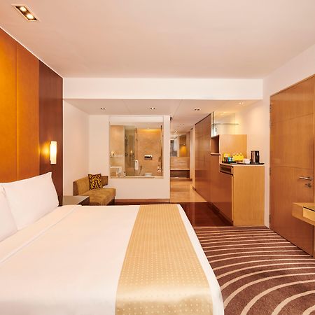 Holiday Inn Mumbai International Airport By Ihg Exteriér fotografie A room at the hotel