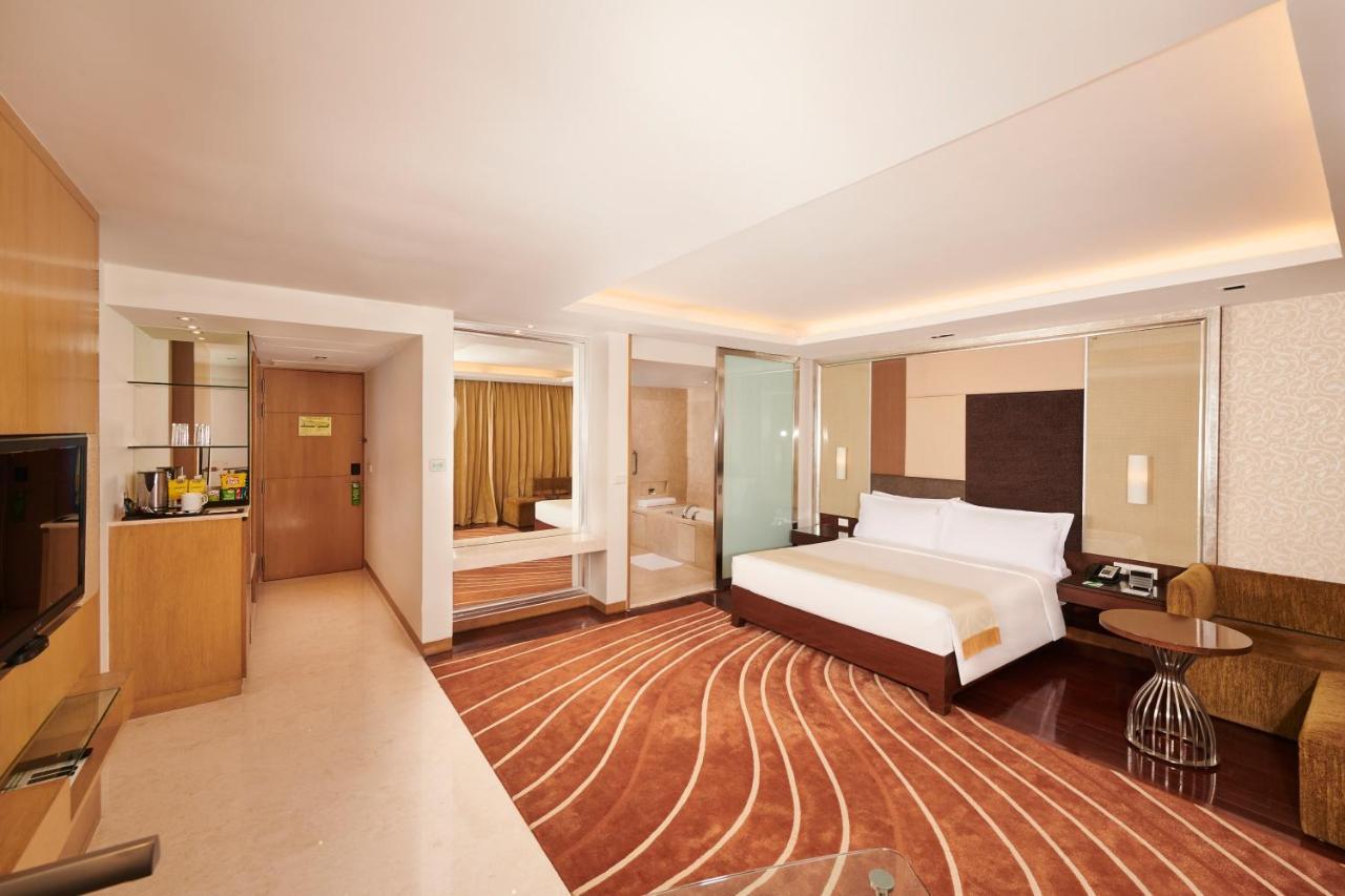 Holiday Inn Mumbai International Airport By Ihg Exteriér fotografie Suite at the Taj Mahal Palace, Mumbai