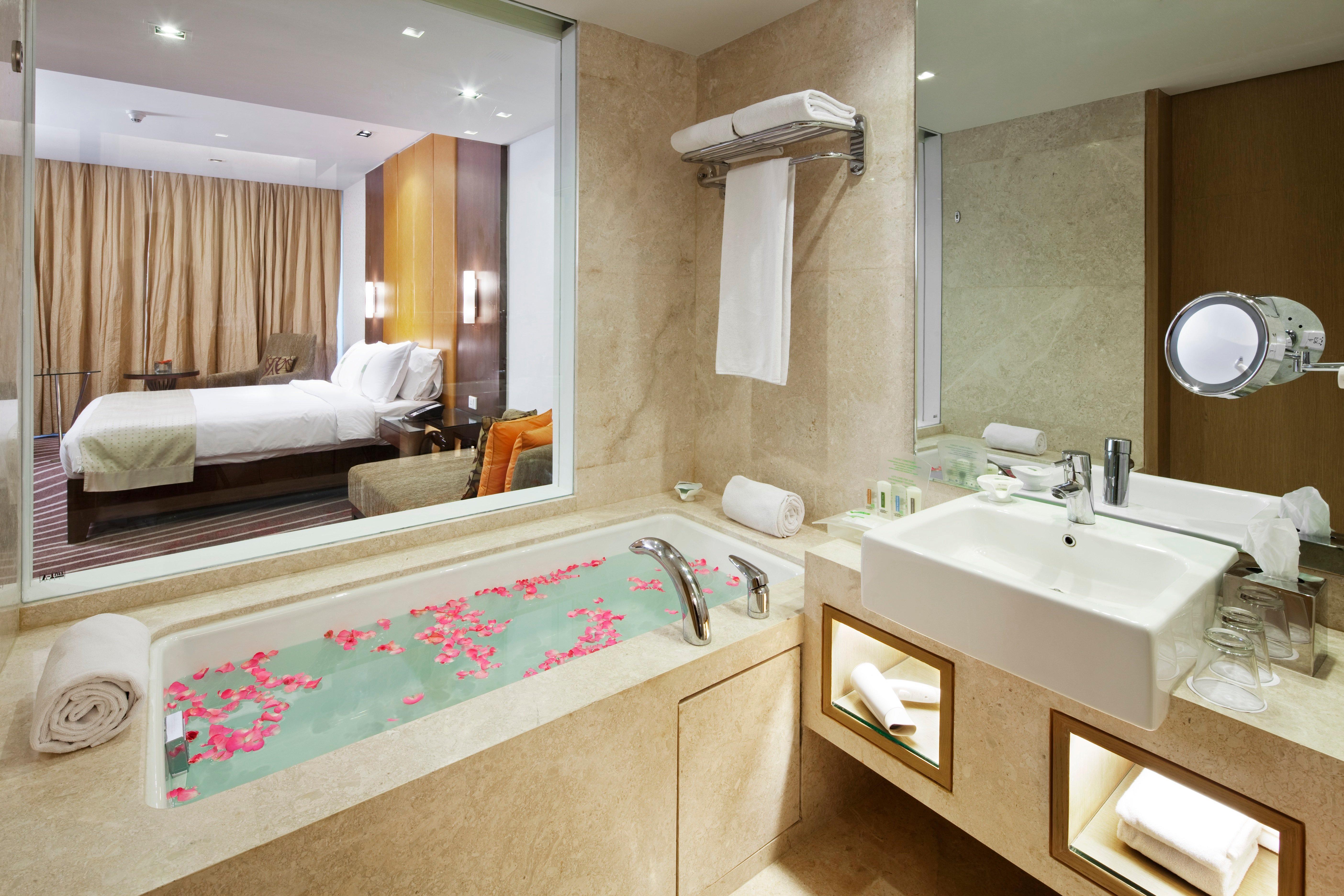 Holiday Inn Mumbai International Airport By Ihg Exteriér fotografie A bathroom in a hotel