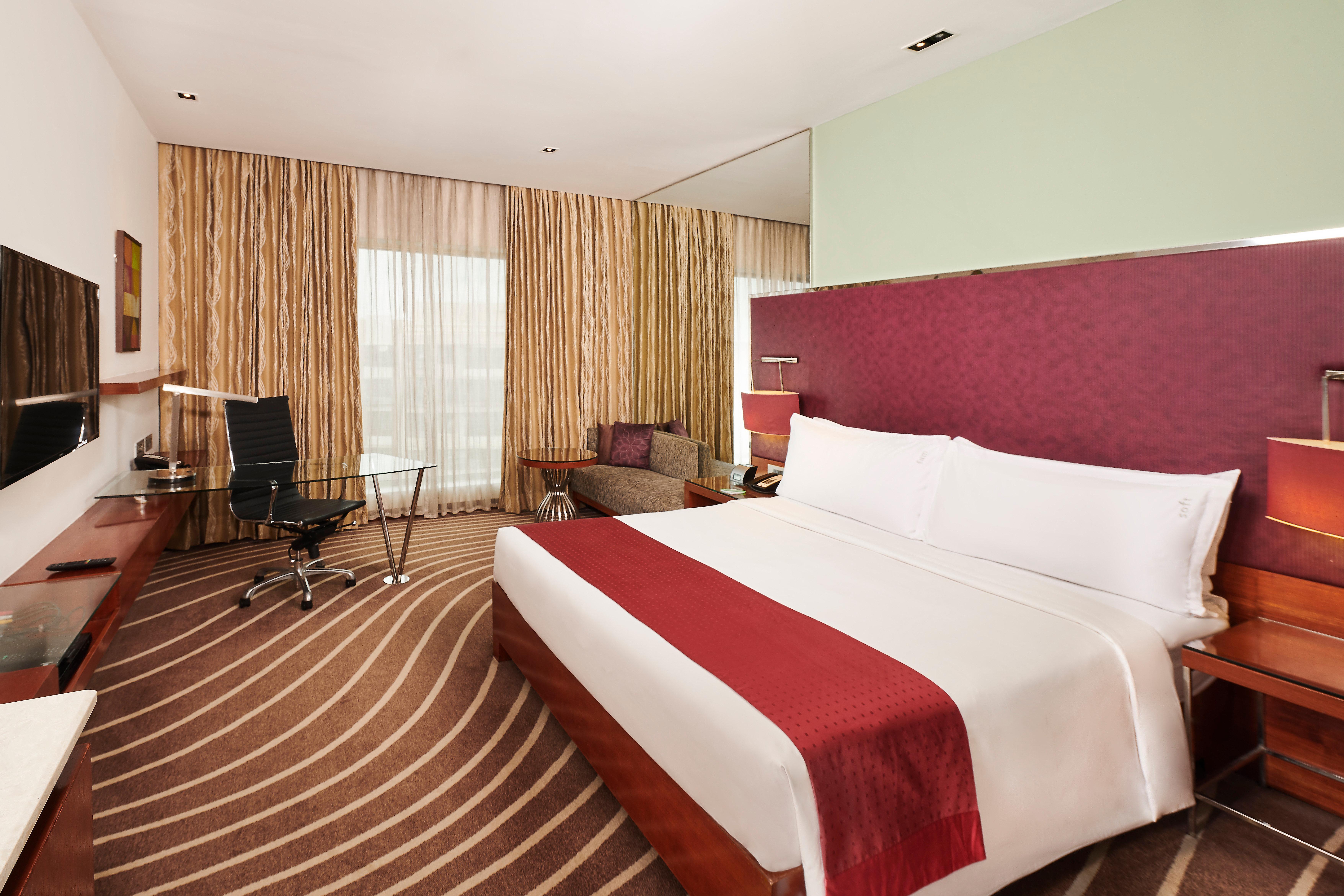 Holiday Inn Mumbai International Airport By Ihg Exteriér fotografie A room at the Crowne Plaza Hotel, Hyderabad