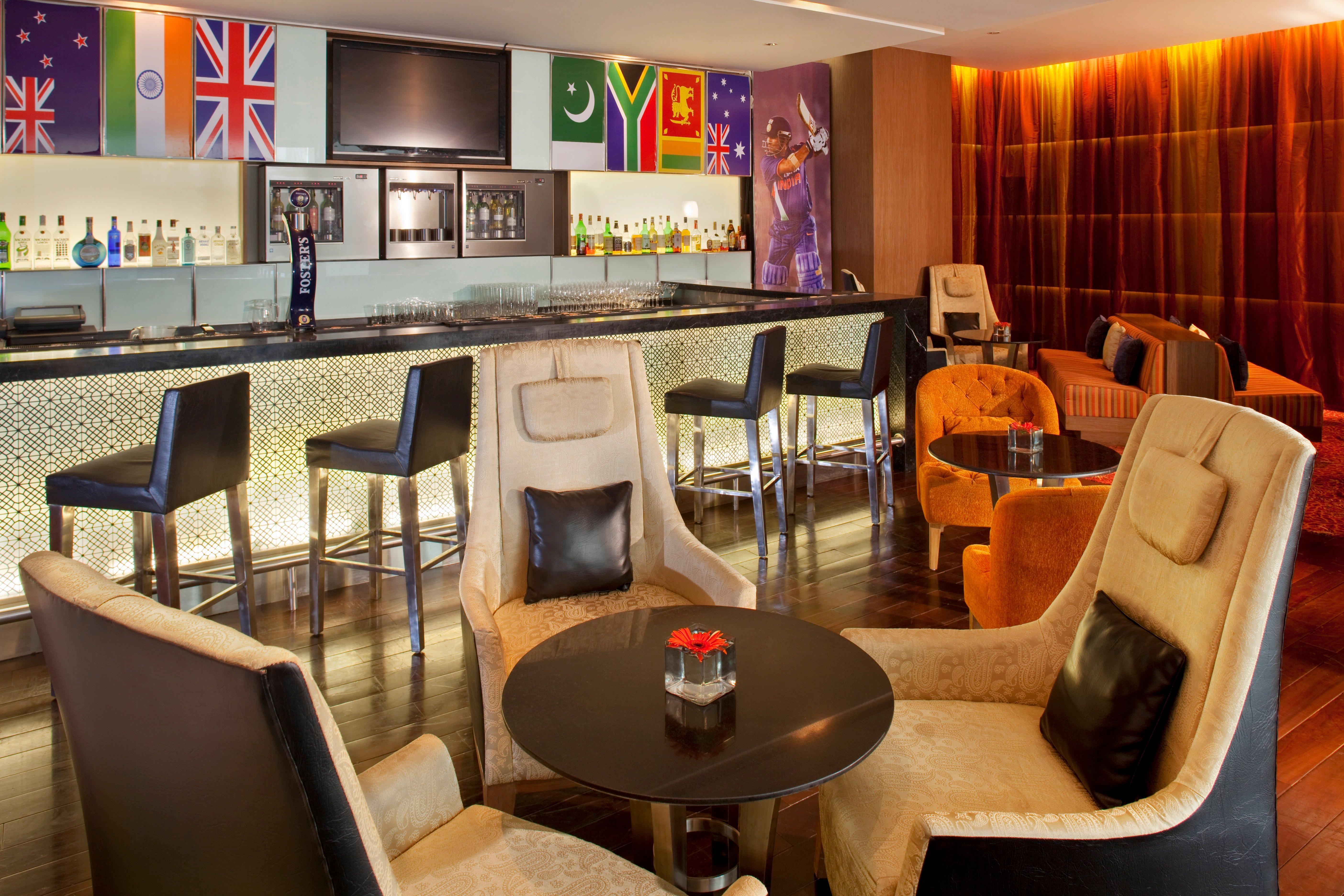 Holiday Inn Mumbai International Airport By Ihg Exteriér fotografie The bar at the lounge