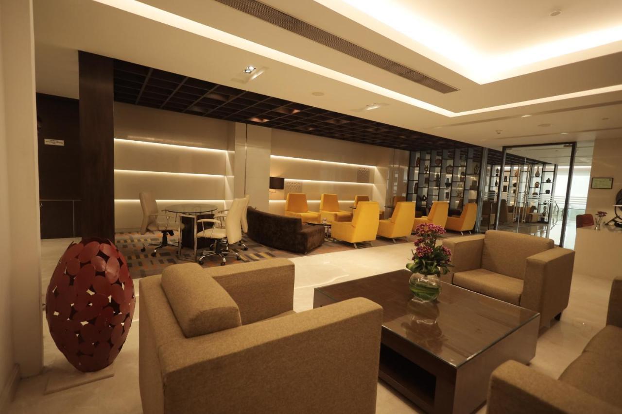 Holiday Inn Mumbai International Airport By Ihg Exteriér fotografie The lounge at the airport