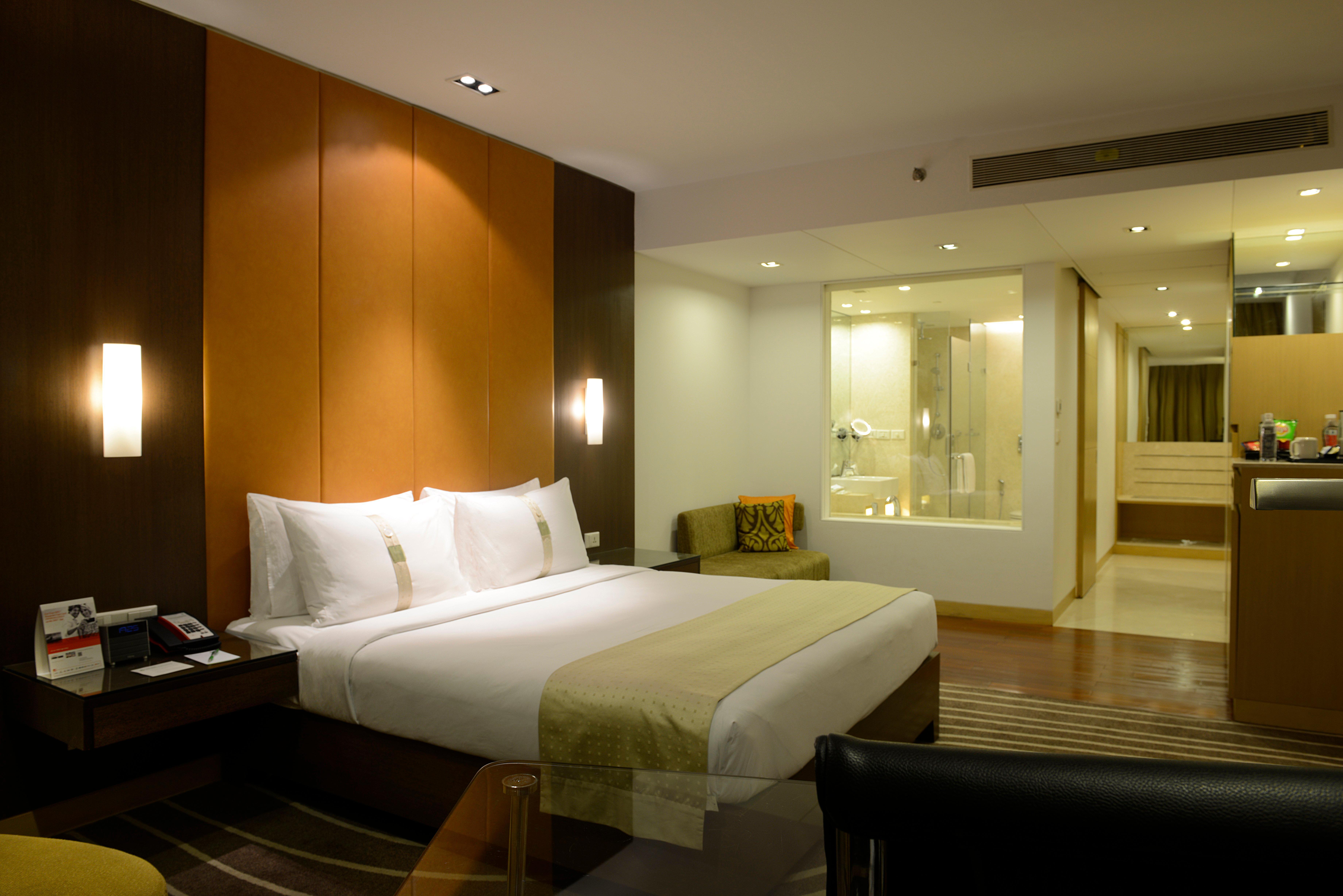 Holiday Inn Mumbai International Airport By Ihg Exteriér fotografie A suite at the Taj Mahal Palace, Mumbai