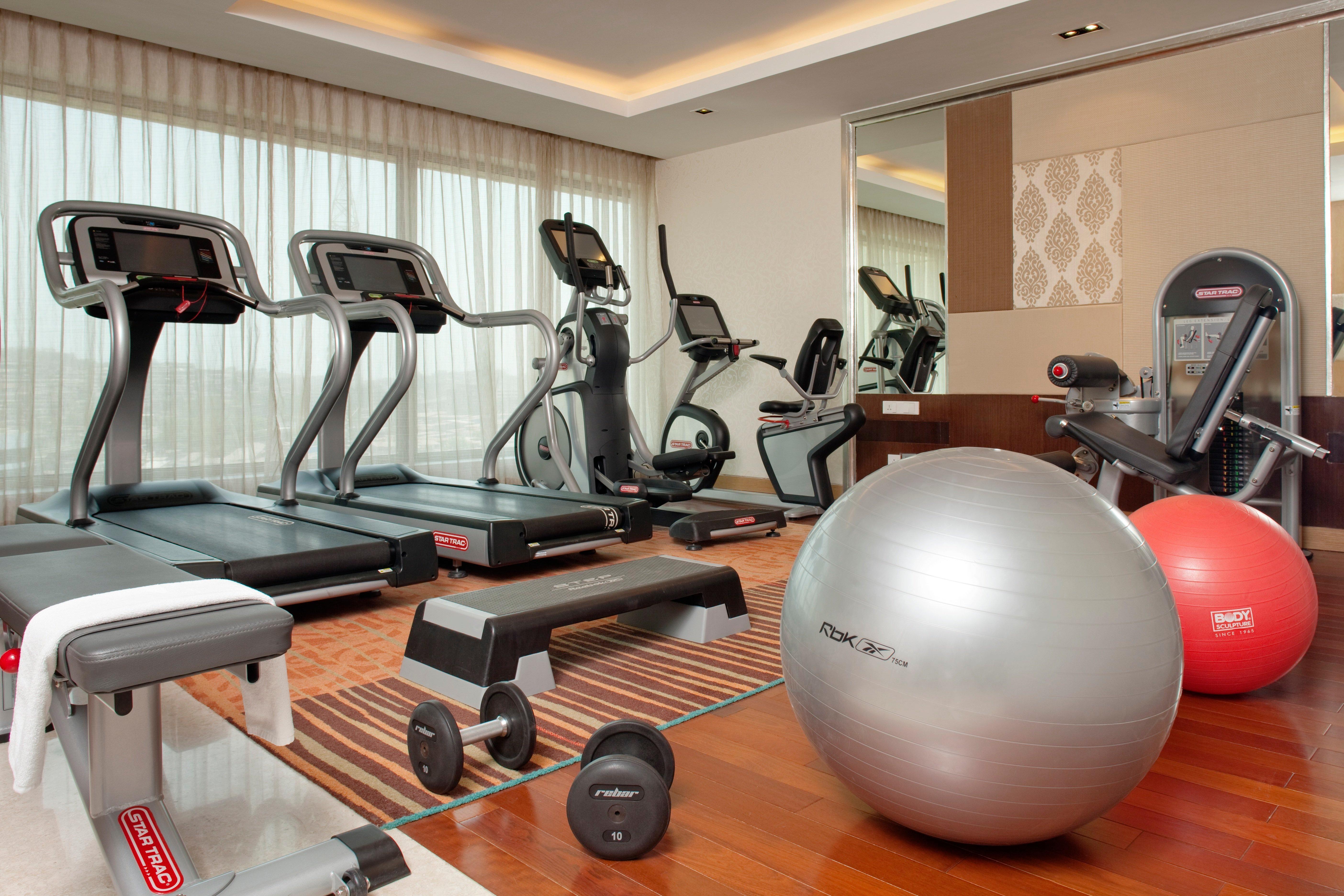 Holiday Inn Mumbai International Airport By Ihg Exteriér fotografie A gym at a hotel