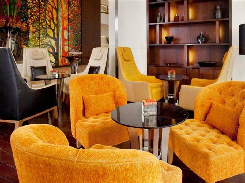 Holiday Inn Mumbai International Airport By Ihg Exteriér fotografie The lounge at the airport